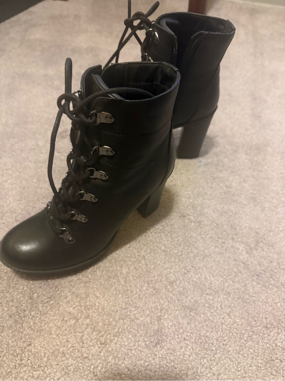 GBG Los Angeles GUESS Galls Black Lace-Up Heeled Platform Boots Size 7 - Picture 3 of 7